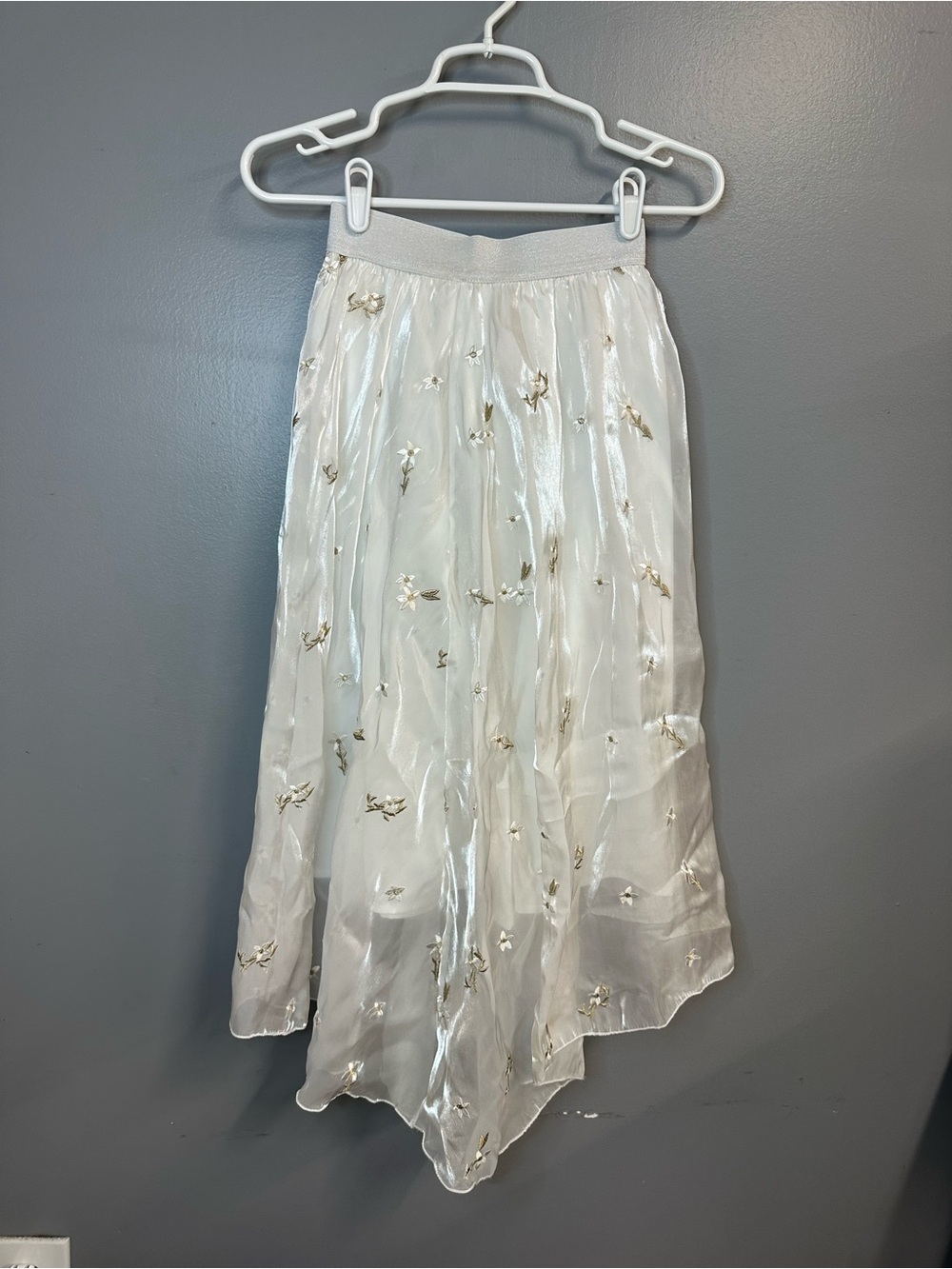 Queenia Women’s Sheer Ivory Embroidered Handkerchief Hem Skirt